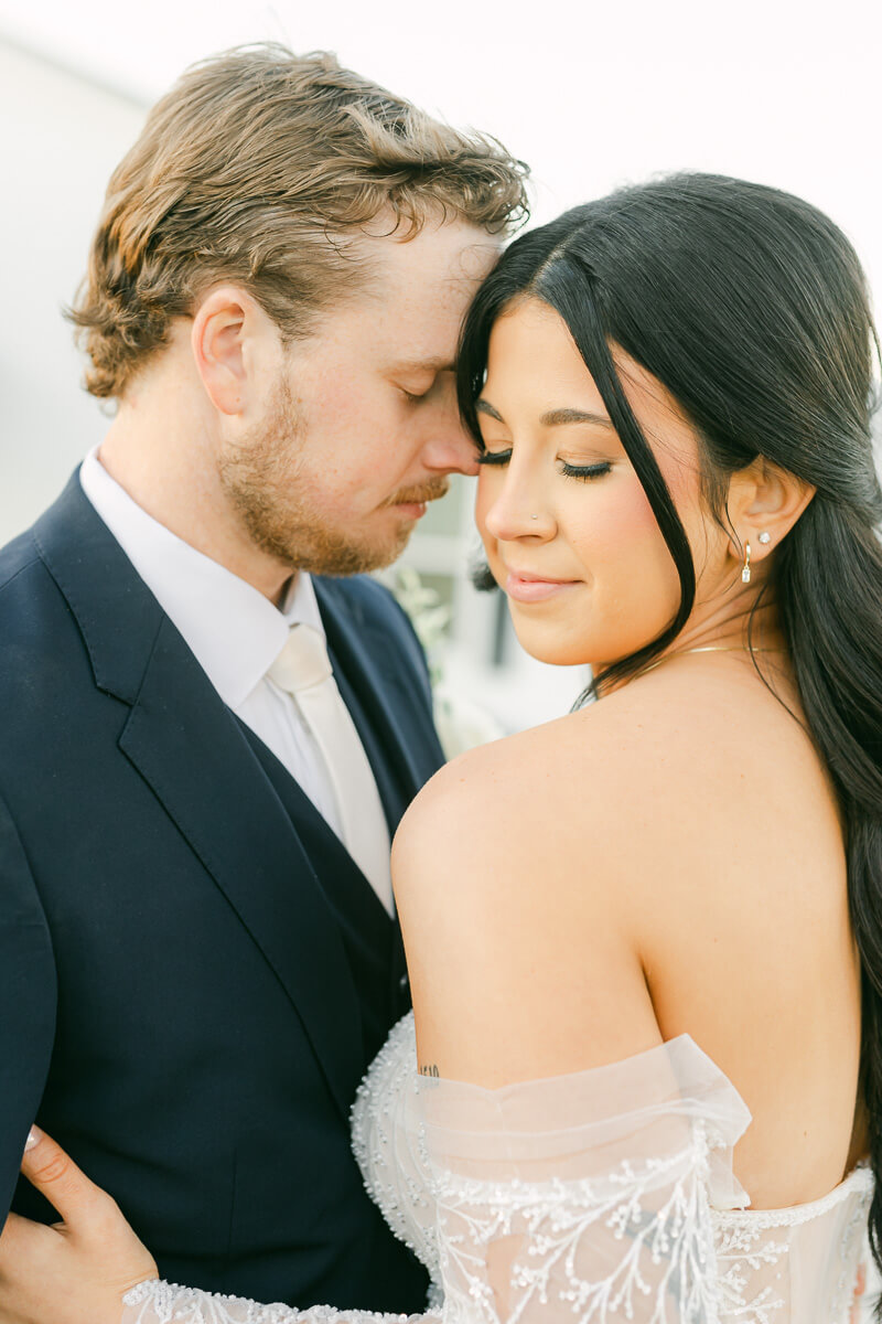 couple posing for houston wedding photographer