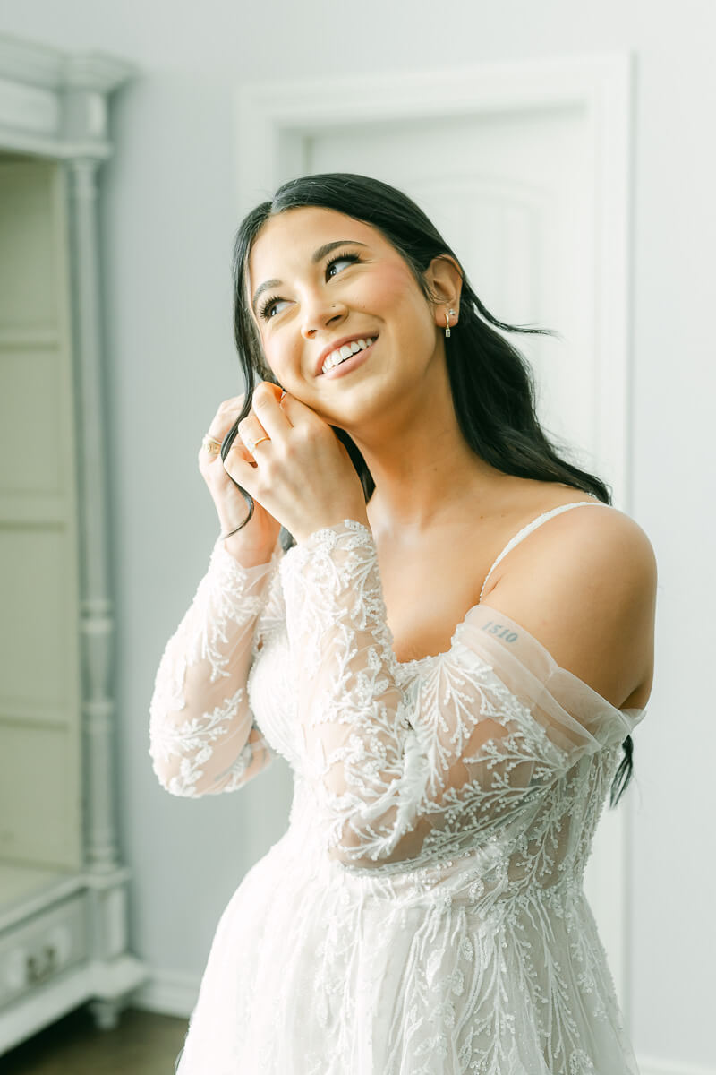 bride getting ready at venue 311 in Plantersville, Tx