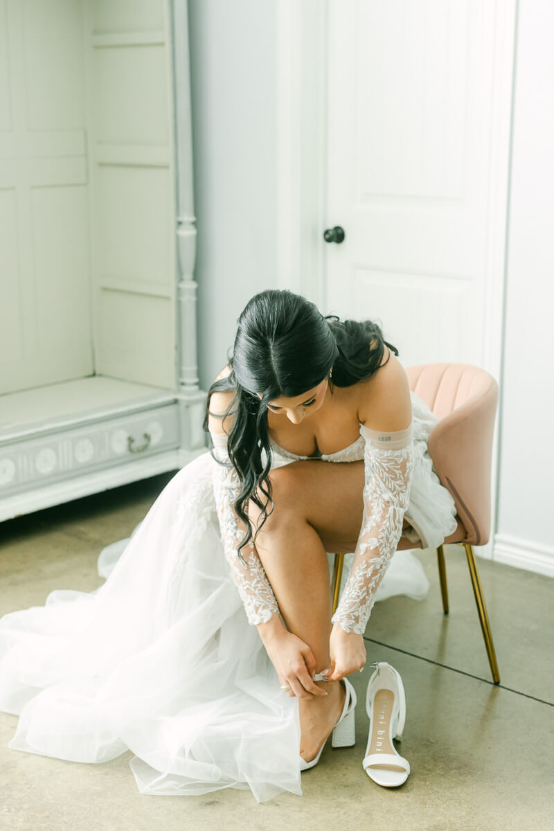 bride getting ready at venue 311 in Plantersville, Tx