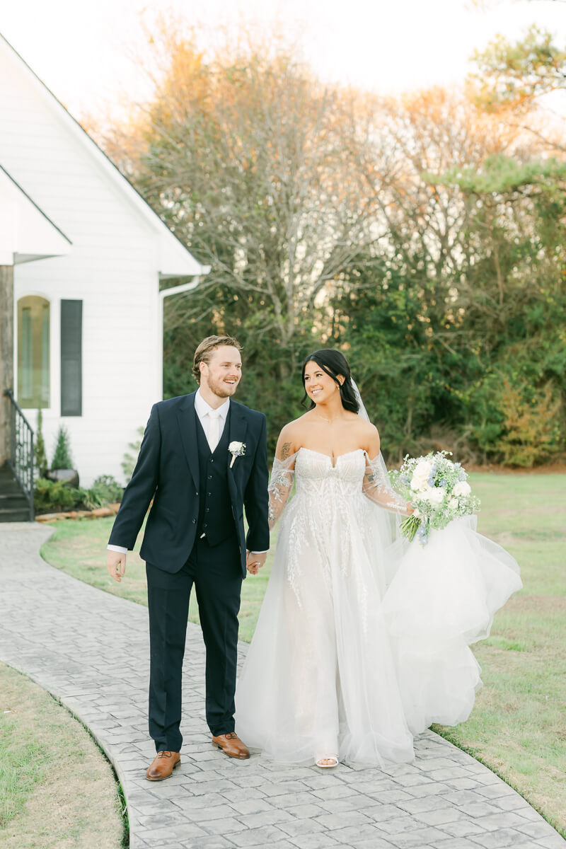 couple walking by houton wedding photographer