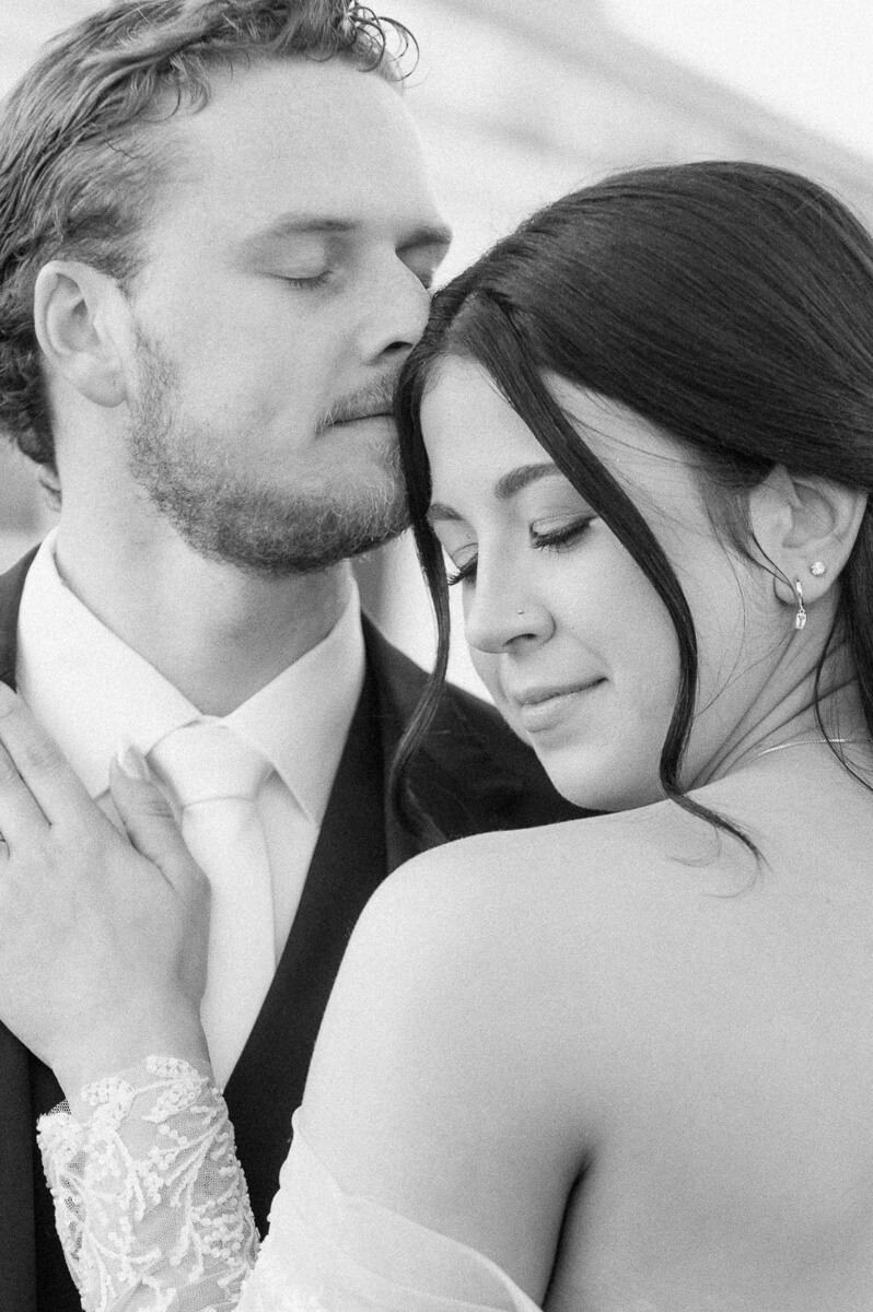 couple posing for houston wedding photographer