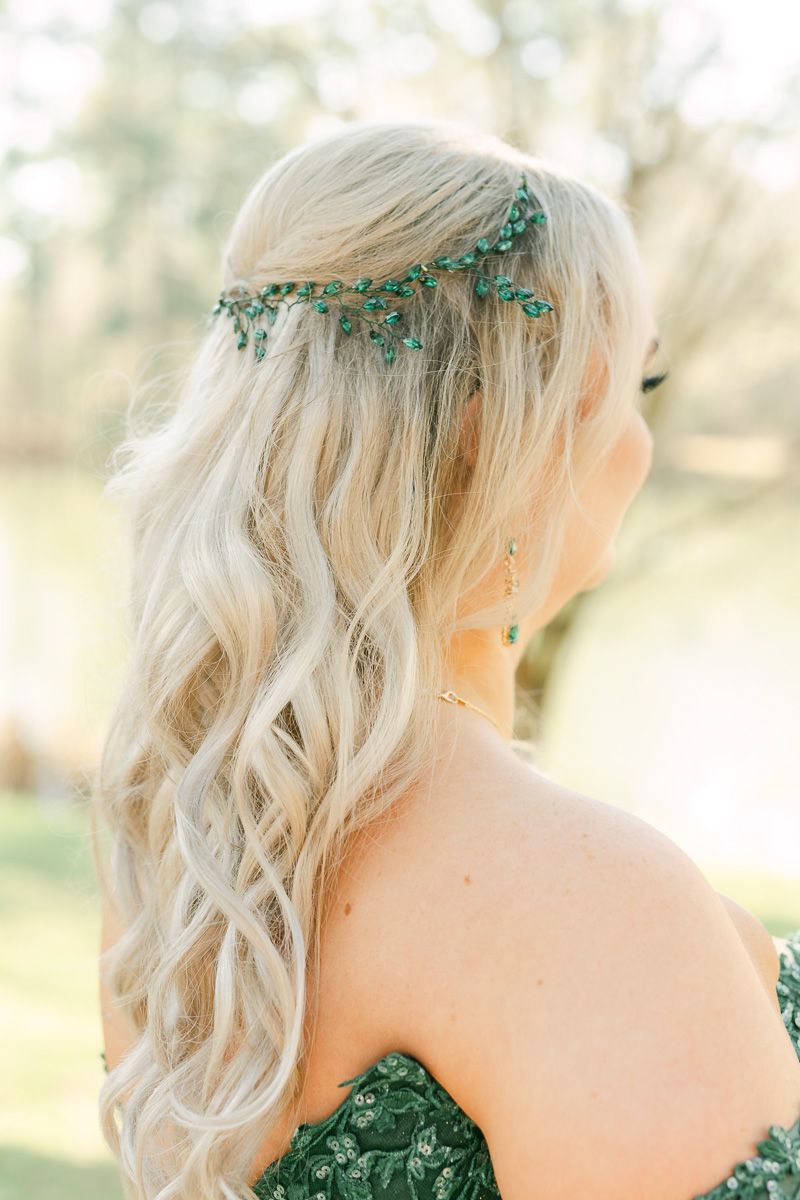 bride hair detail featuring green leaf hairpiece