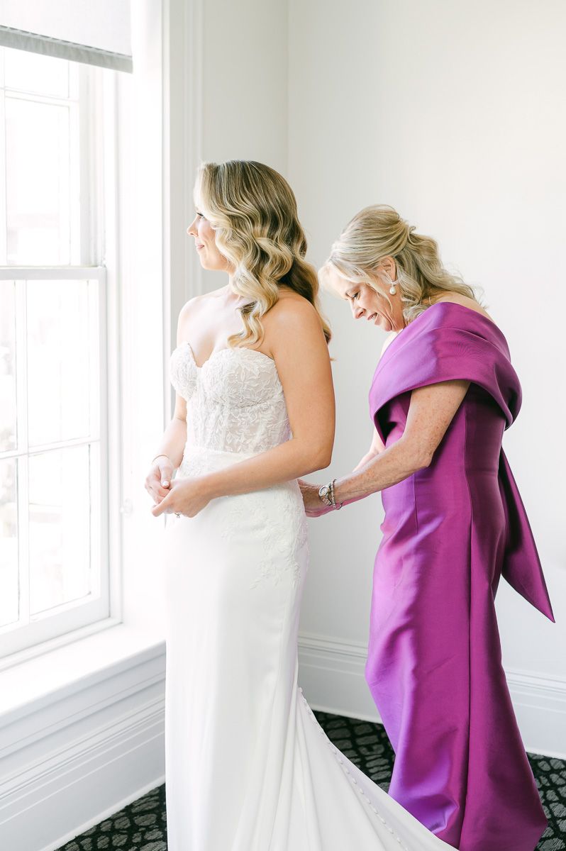 bride getting ready at The Tremont House in Galveston 