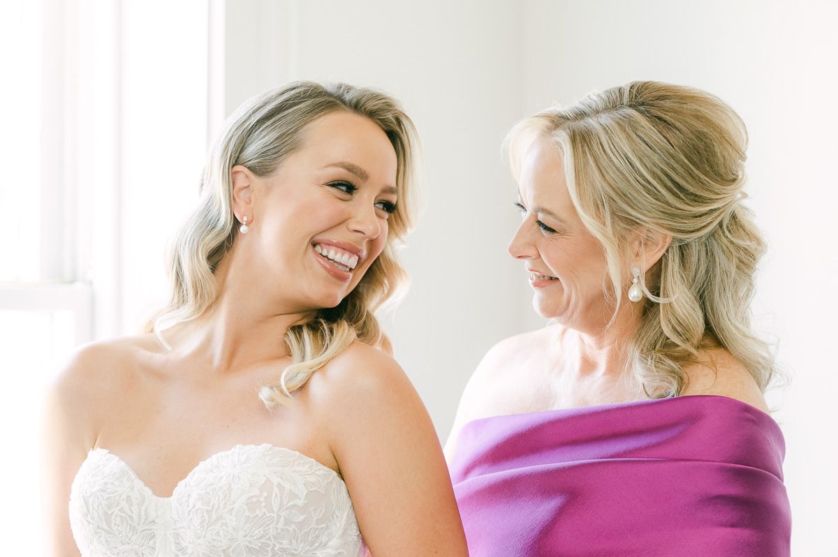 bride getting ready at The Tremont House in Galveston 
