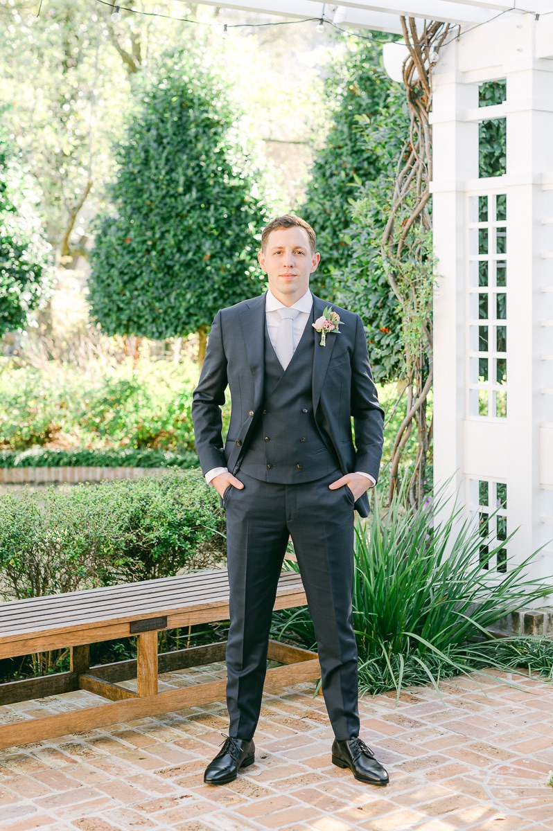 groom at river oaks garden club
