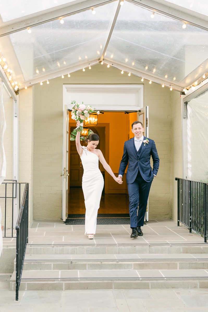 couple walking into reception at river oaks garden club