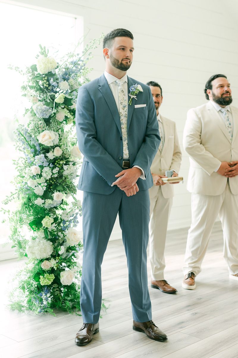 groom seeing his bride for the first time
