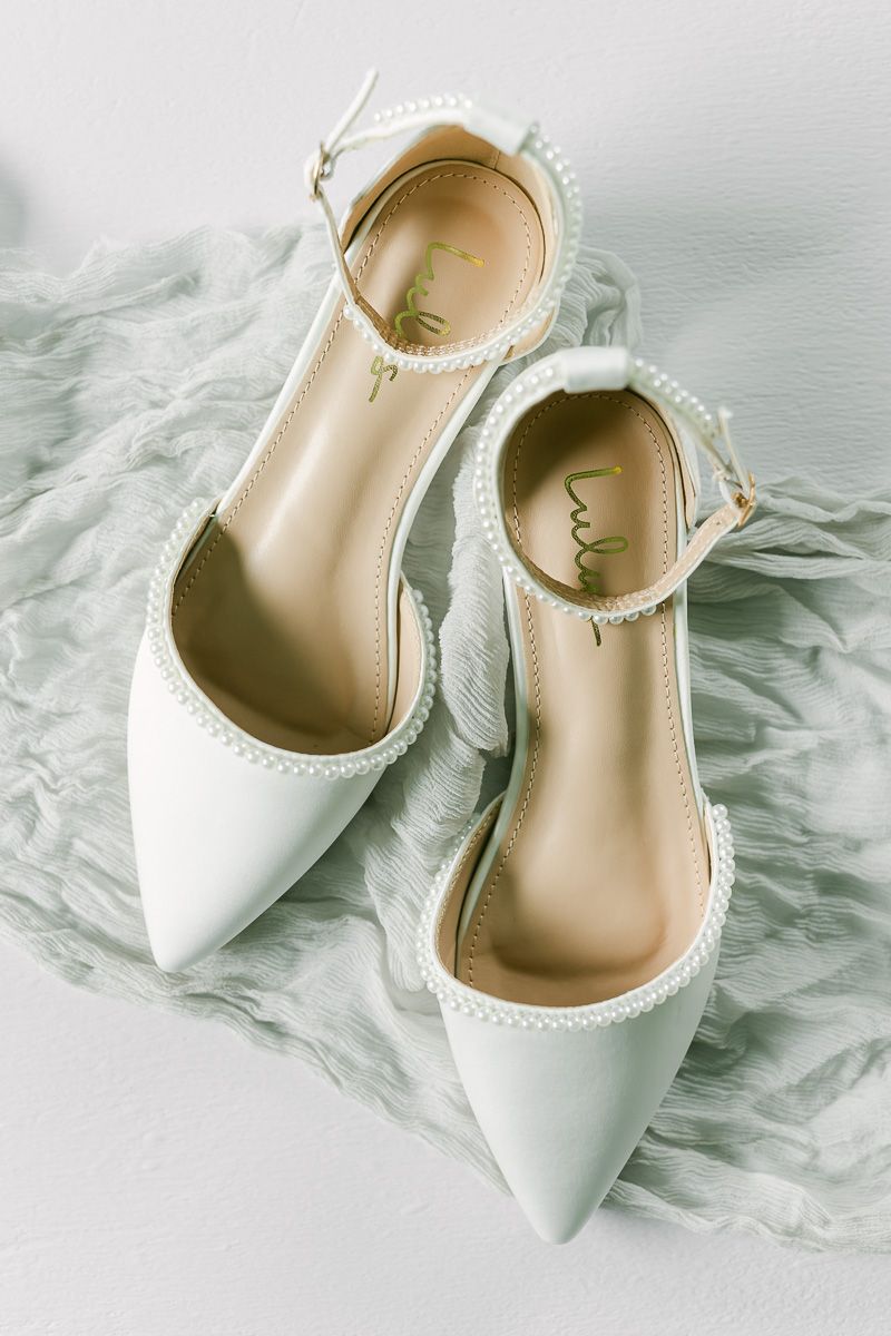 bride's wedding shoes