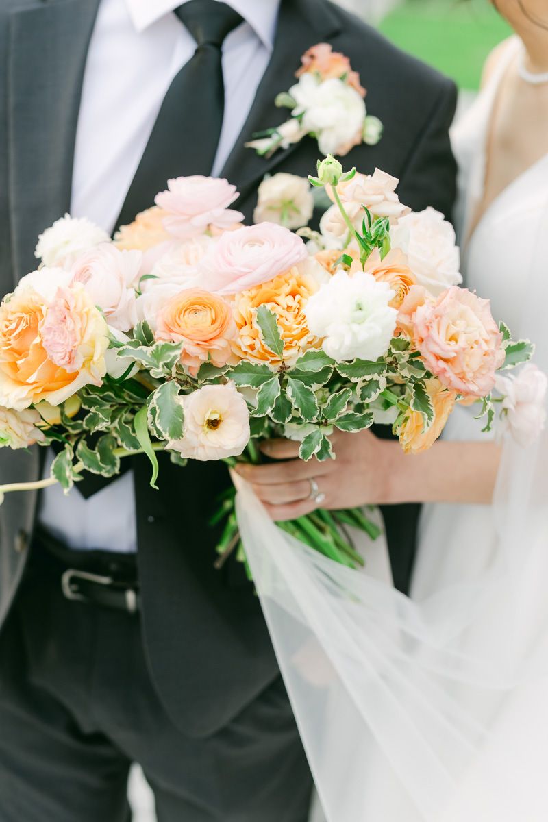 bride's pink and orange bouquet