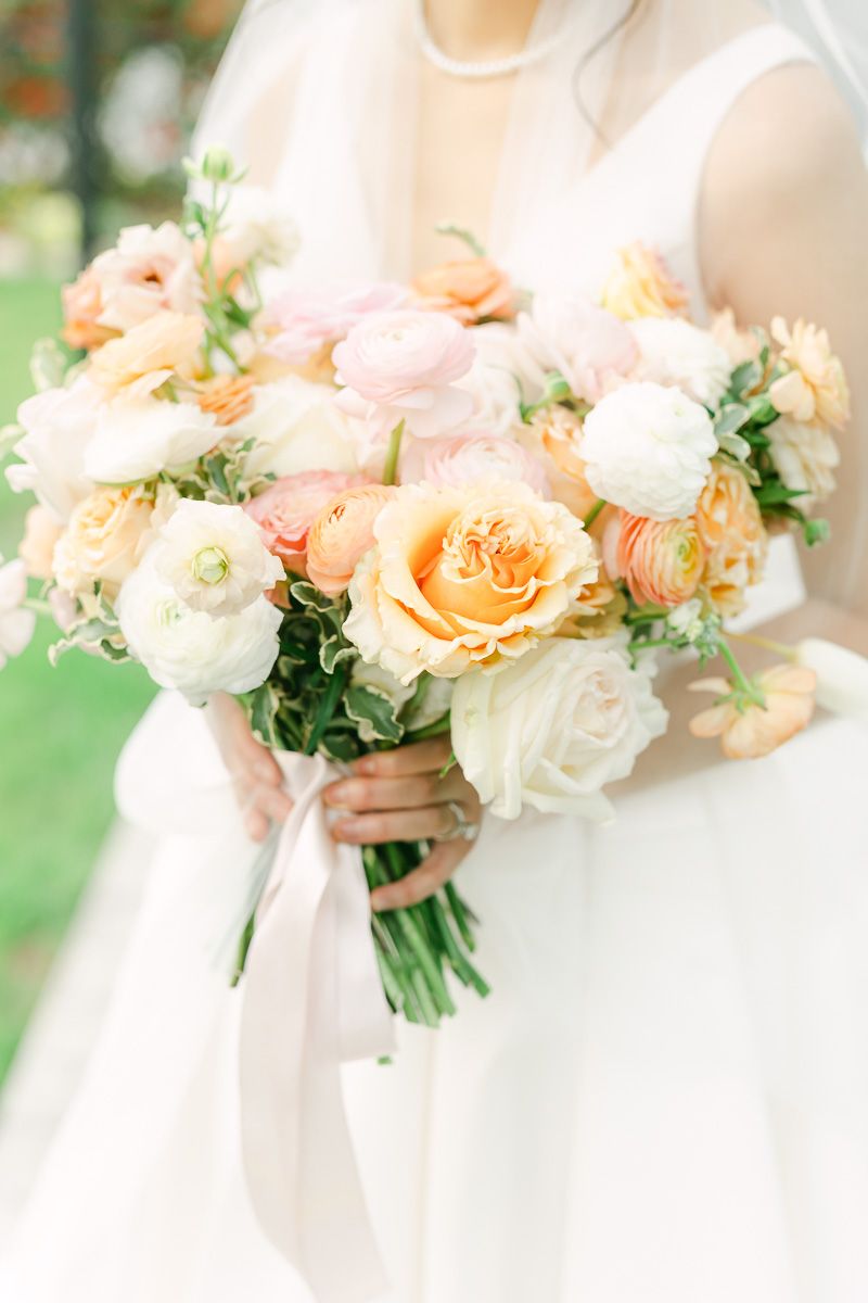 bride's pink and orange bouquet