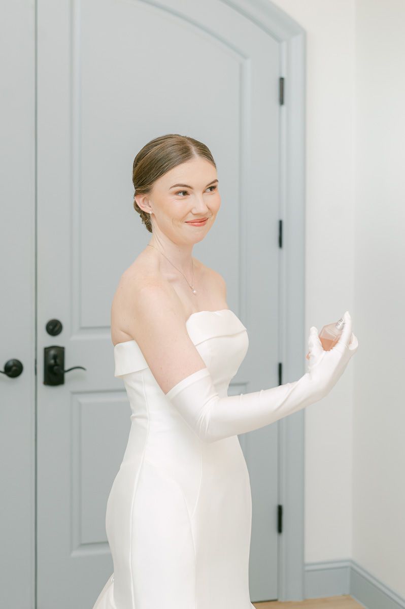 bride getting ready at Briscoe Manor