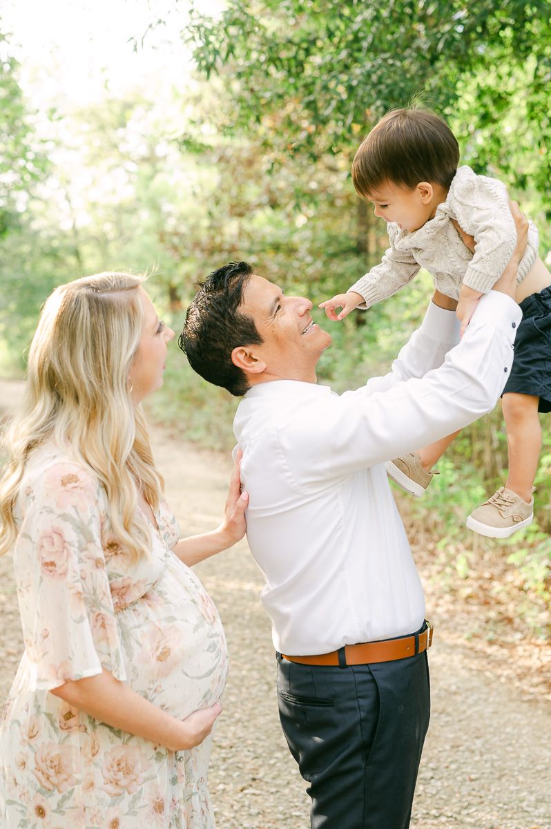 family posing during Houston spring mini session