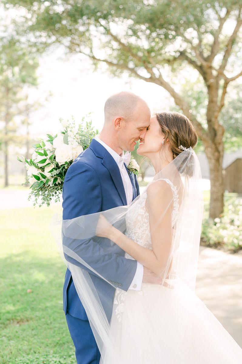 romantic wedding at Briscoe Manor