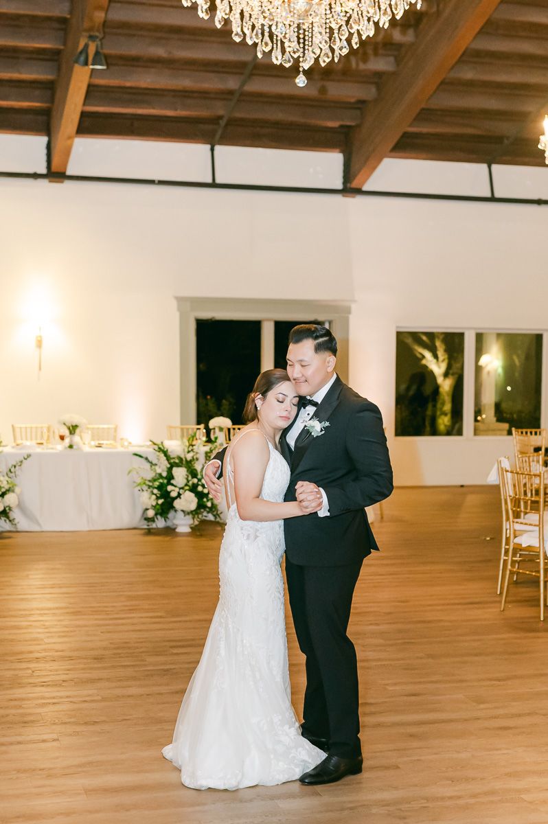 last dance at wedding reception 