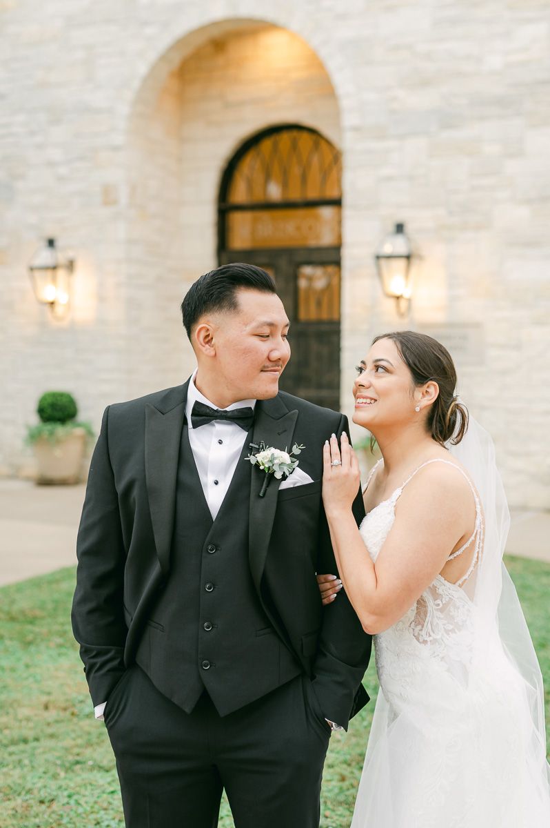 bride and groom at their fall wedding at Briscoe Manor