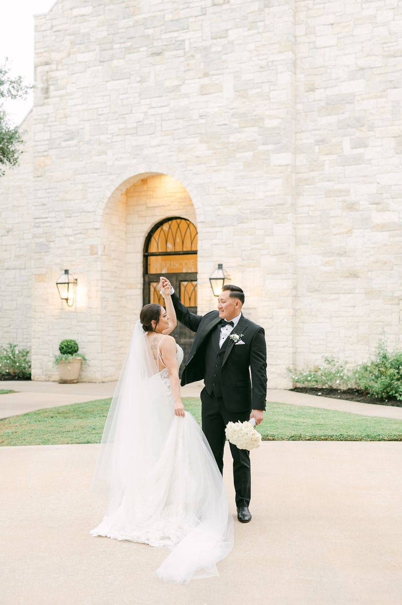bride and groom at their fall wedding at Briscoe Manor
