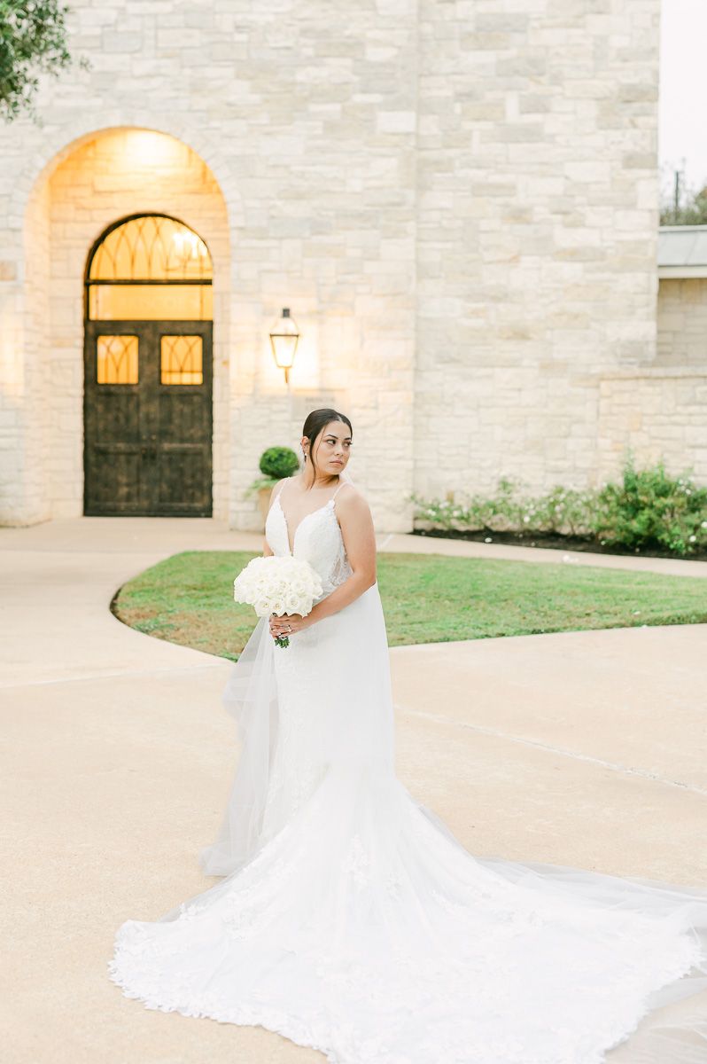 bride in Richmond, Tx on fall wedding day