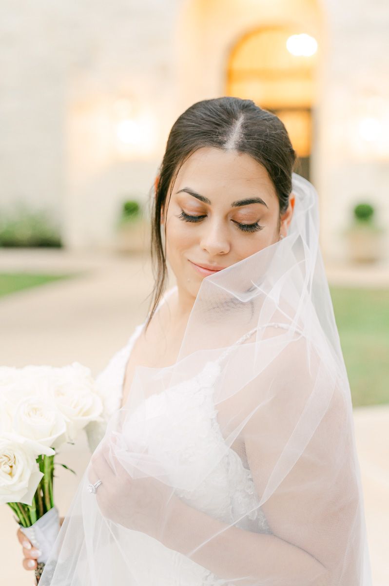 bride in Richmond, Tx on fall wedding day